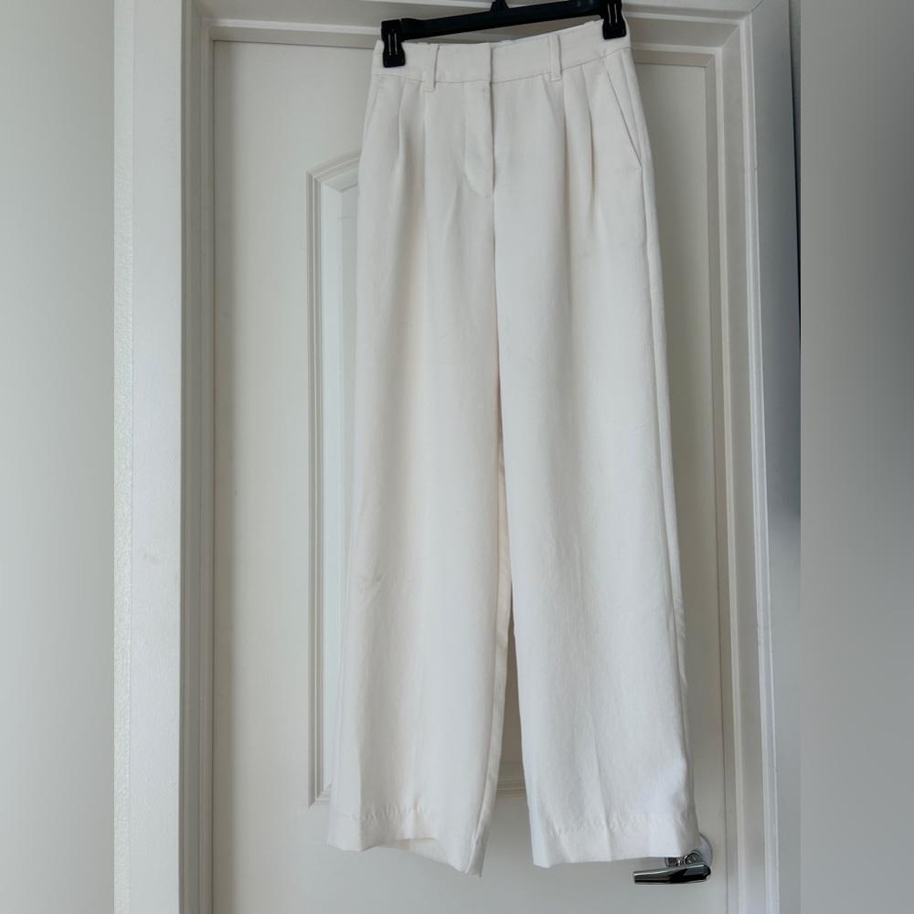 Aritzia, The Effortless Pant in light birch size 00.